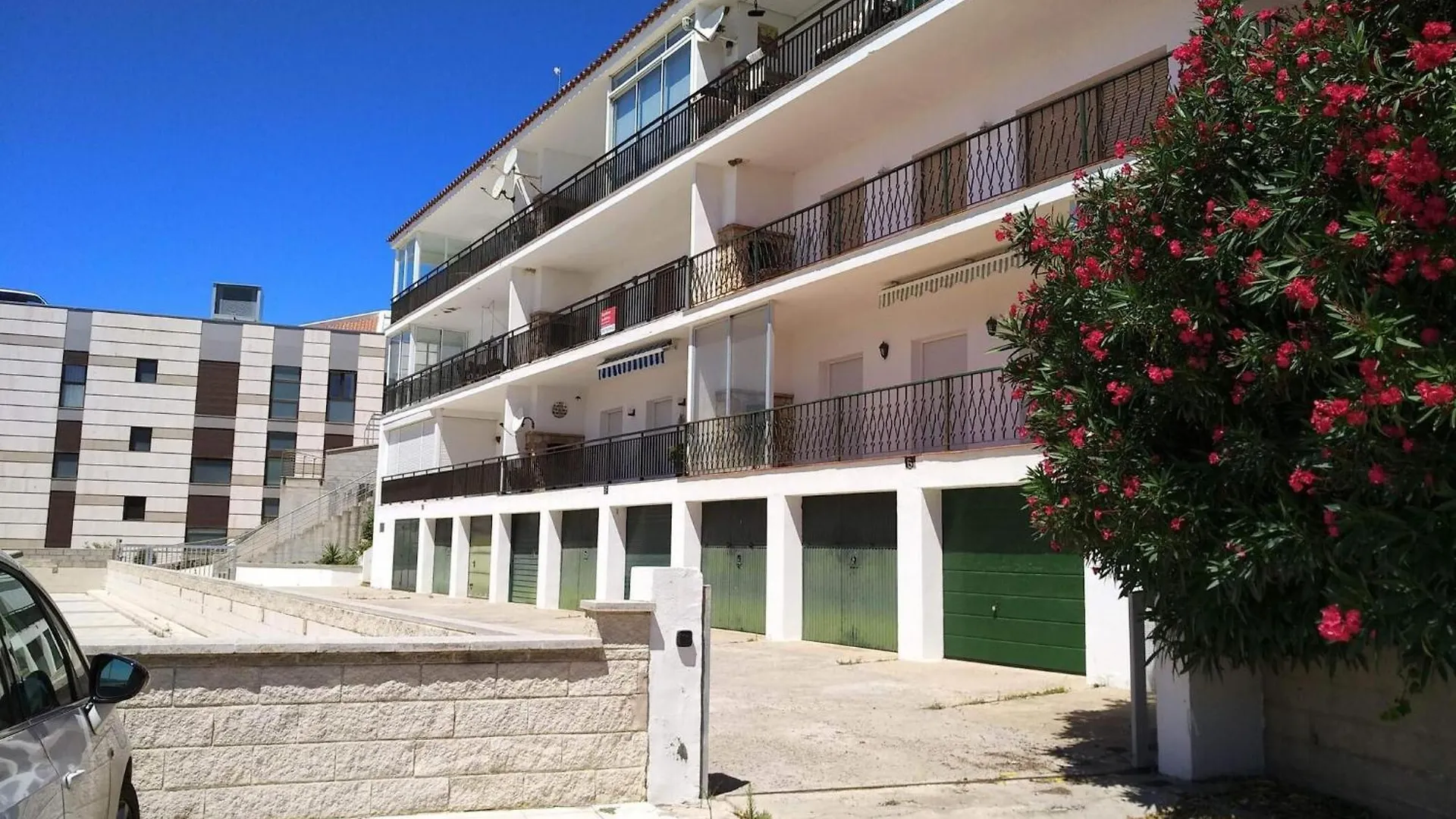 Beautiful Apartment In Roses With Views